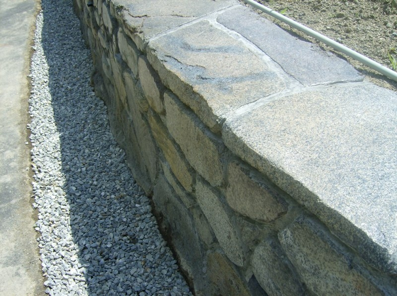 StoneMakers Stacked Stone with Flagstone cap